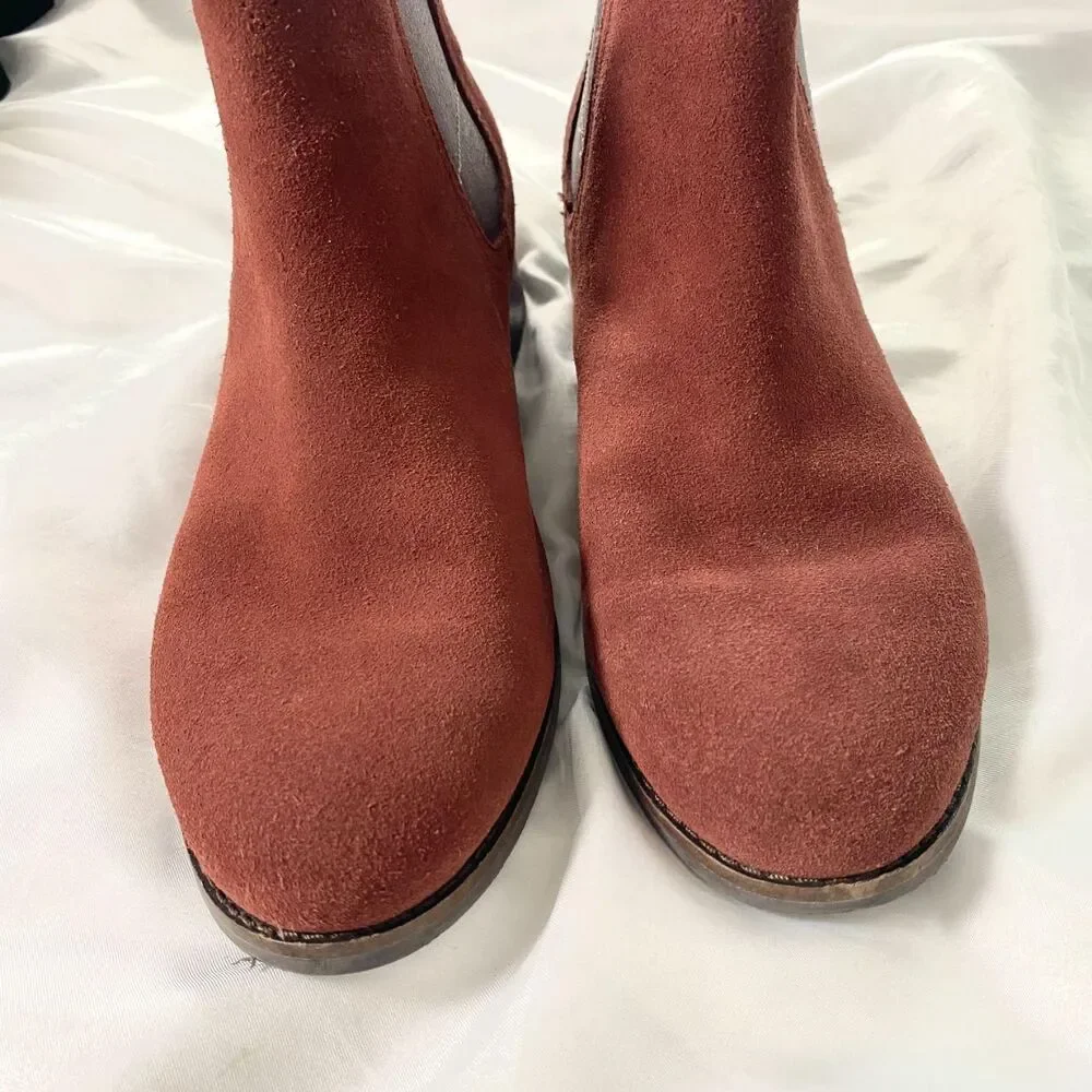 TOMS Ella Suede Ankle Chelsea Boot Hibiscus Burned Red Burgundy US 8 EUC